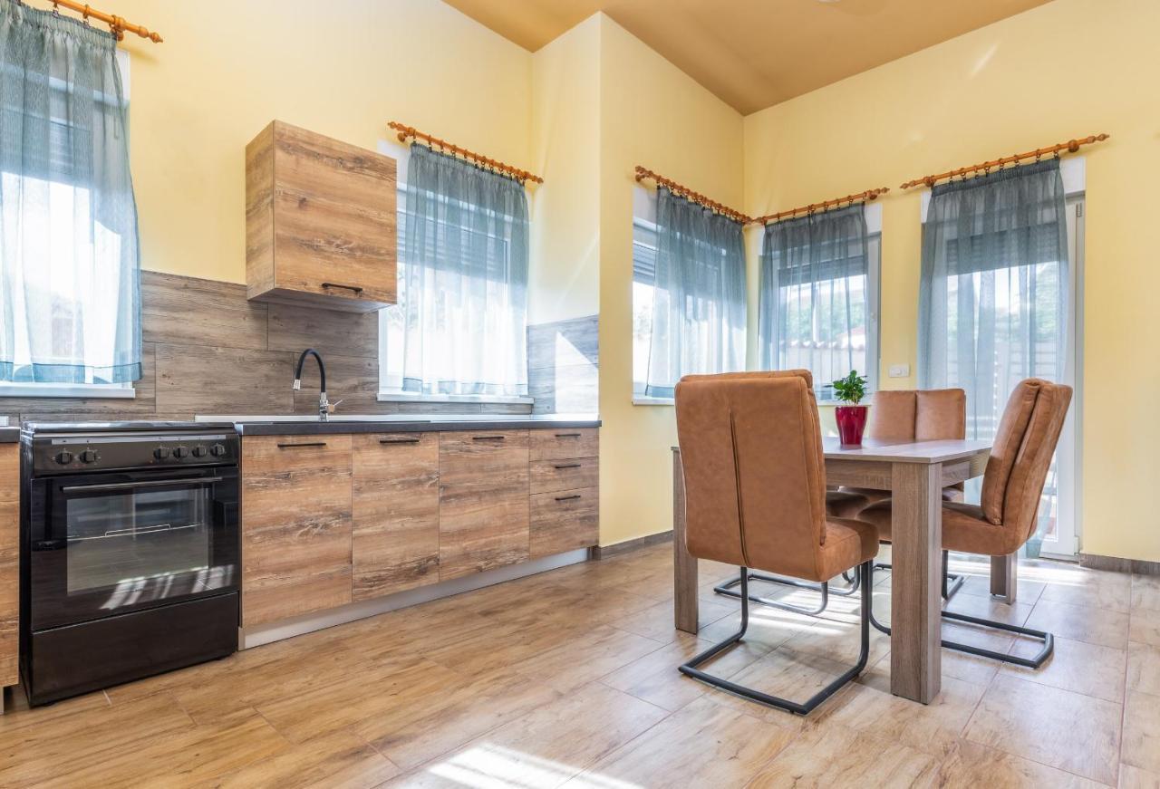 Apartmani Monte Pula Exterior foto
